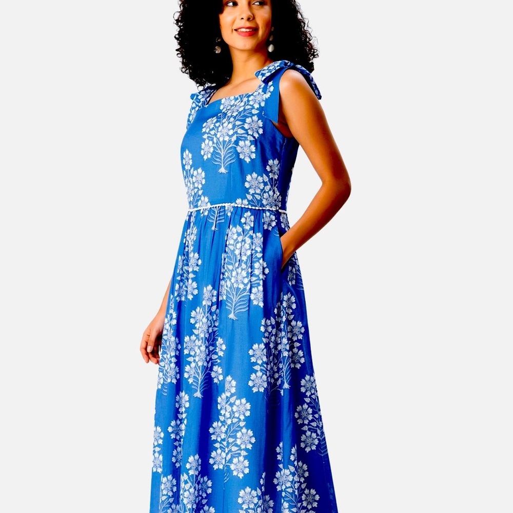 Azure Anthropologie style Dress Size Large Fit and Flare Dress With Bow Blue New